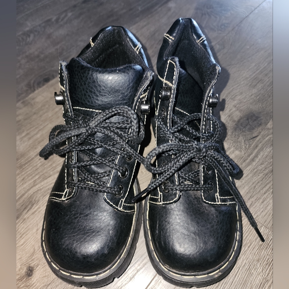 Y2k vintage No Boundaries chunky black boots